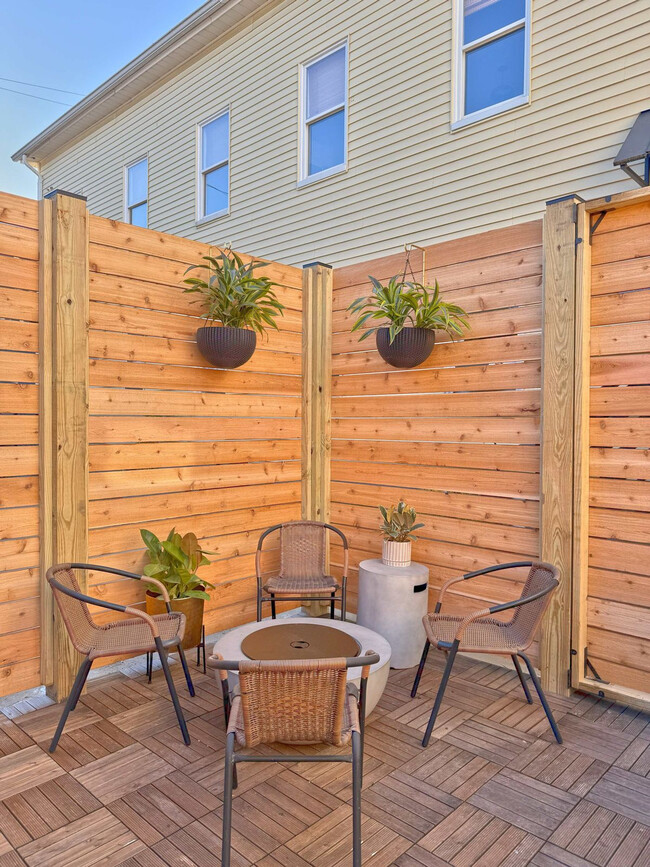 Building Photo - 136 Main St