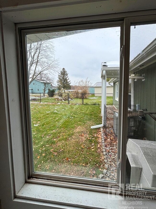 Building Photo - Spacious 2 Bed, 1 Bath Home in Alto, MI