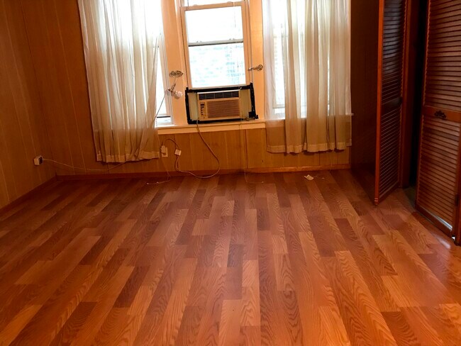 Primary Photo - 2948 S Keeley St