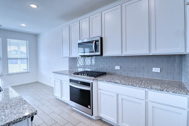 Building Photo - 8106 Royal Palm Ct