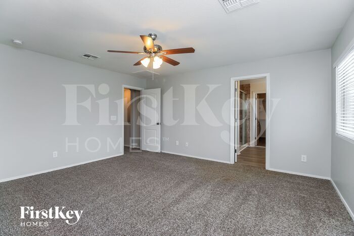 Building Photo - 617 E Payton Cir