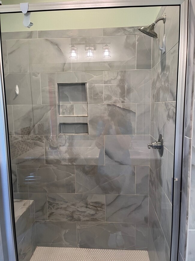 Building Photo - "Charming 2-Bed, 2-Bath Condo with Gleaming Hardwood Floors in Fairview's Fernvale Springs!"