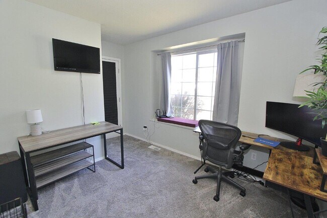 Building Photo - 1915 W Mulhuland Ct