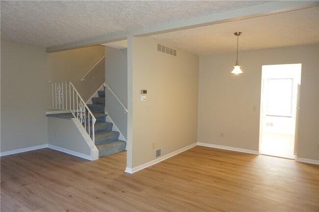 Building Photo - 663 French Rd