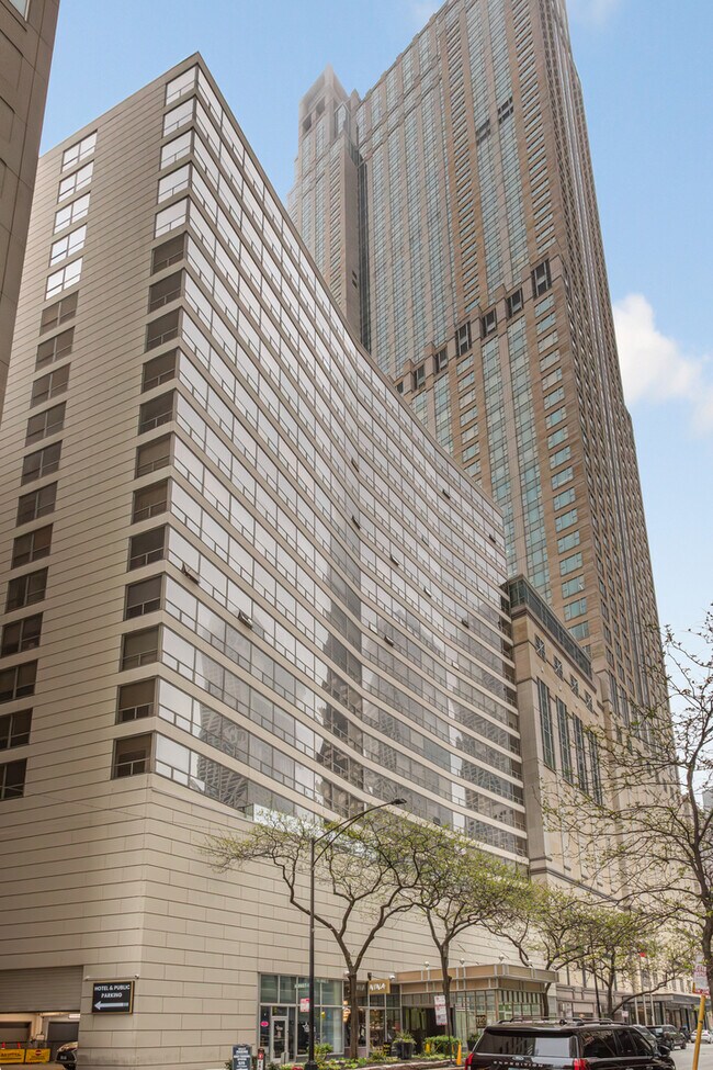 Building Photo - 110 E Delaware Pl
