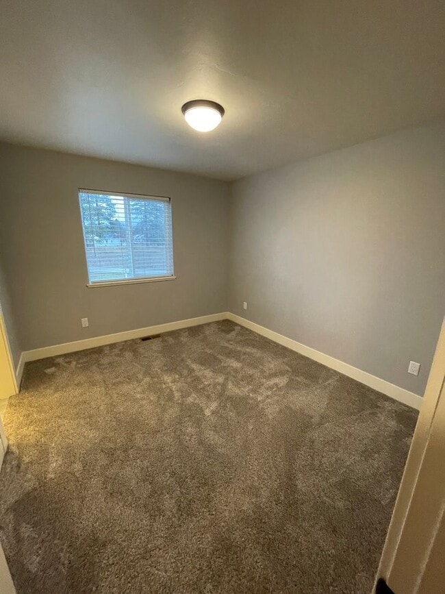 Building Photo - Beautiful Pet Friendly Home