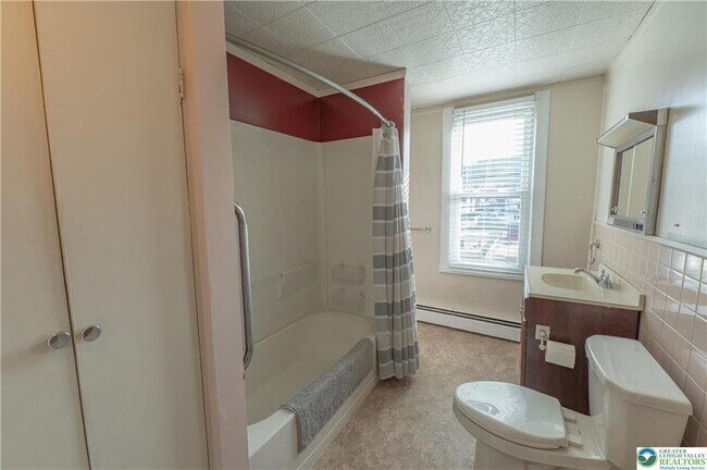 Building Photo - 343 Broad St