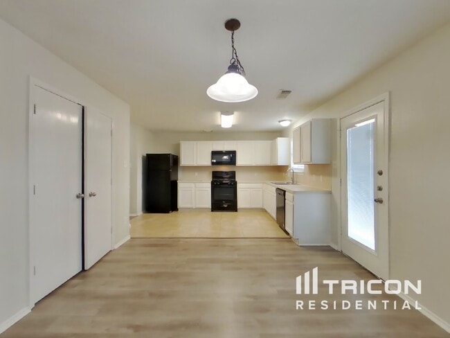 Building Photo - 21607 Fossil Trails Dr