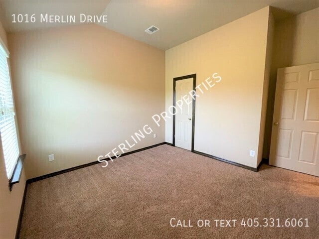 Building Photo - 1016 Merlin Dr