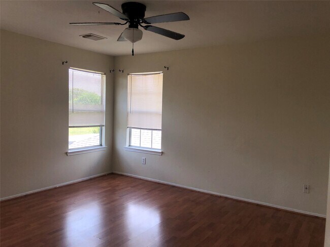 Building Photo - 9515 Eaglewood Spring Dr