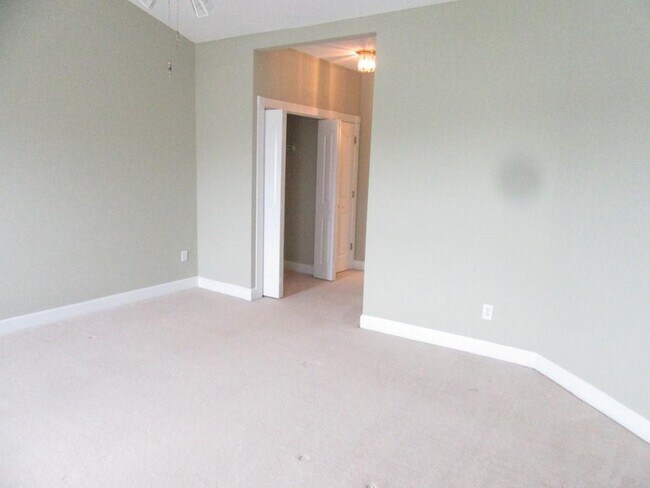 Building Photo - 2241 Waterview Dr