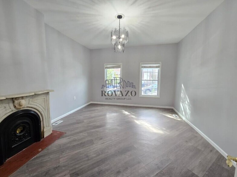 Building Photo - 42 Crawford St