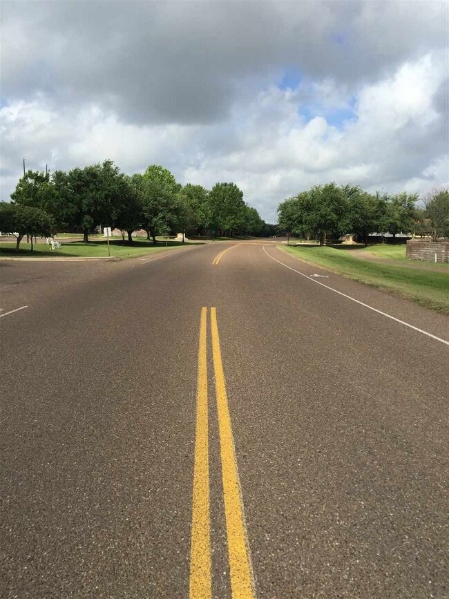 Building Photo - 608 Waxwing Cedar Drive