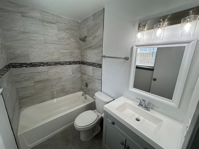 Building Photo - *COMING SOON* Open-Concept 3BD/2BA with Cozy Fireplace & Modern Stainless Kitchen!
