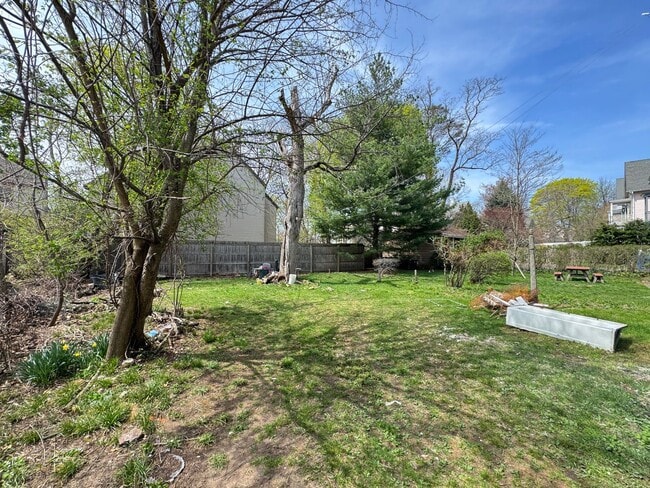 Building Photo - 126 Mansfield St