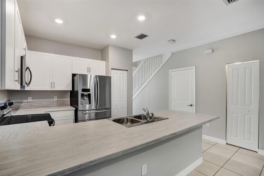 Building Photo - 389 NE 208th Ter