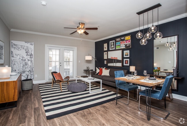 1BR, 1BA - 964 SF - Crest at Midtown