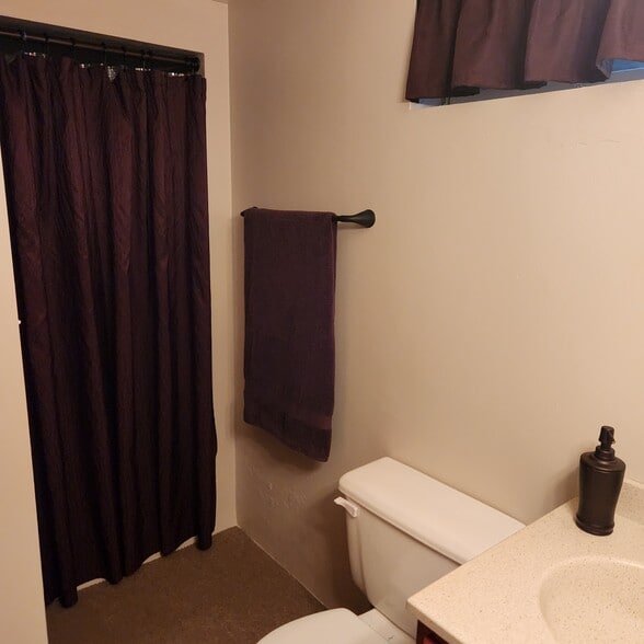 Building Photo - 1007 Roselawn Ave W