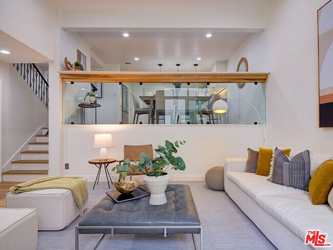 Building Photo - 4746 La Villa Marina