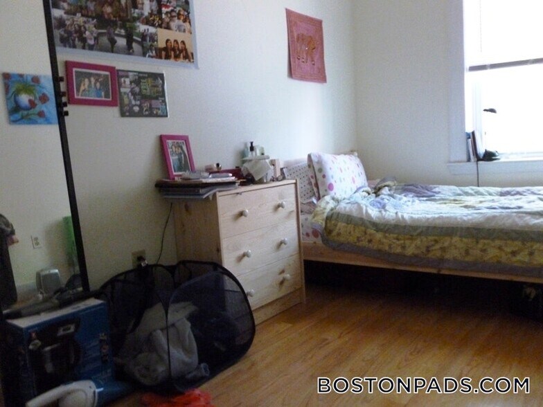 Building Photo - 3 Warwick St