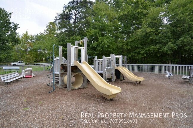 Building Photo - 4232 Devonwood Way