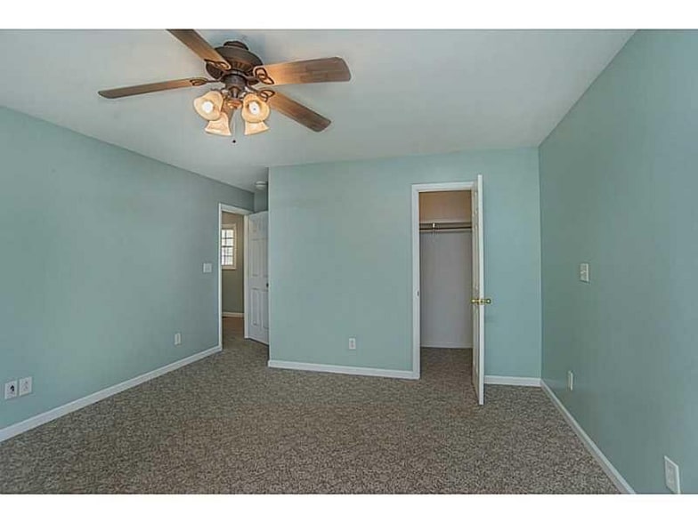 Building Photo - 3280 Lincoln Hill Rd