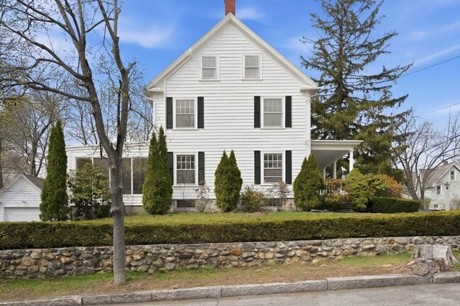 Building Photo - 198 Linden St