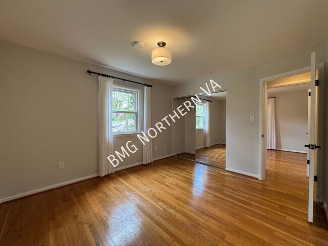 Building Photo - 1109 Hillcrest Dr SW