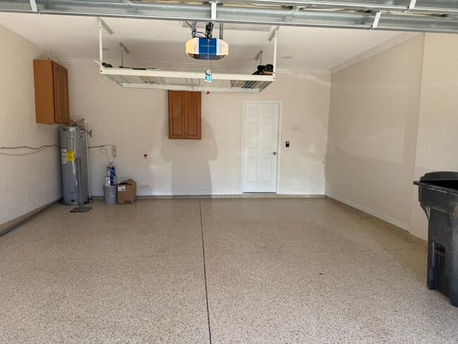 Building Photo - 145 Silver Falls Dr