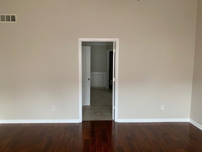 Building Photo - 1002 Simonton Glen Dr SE