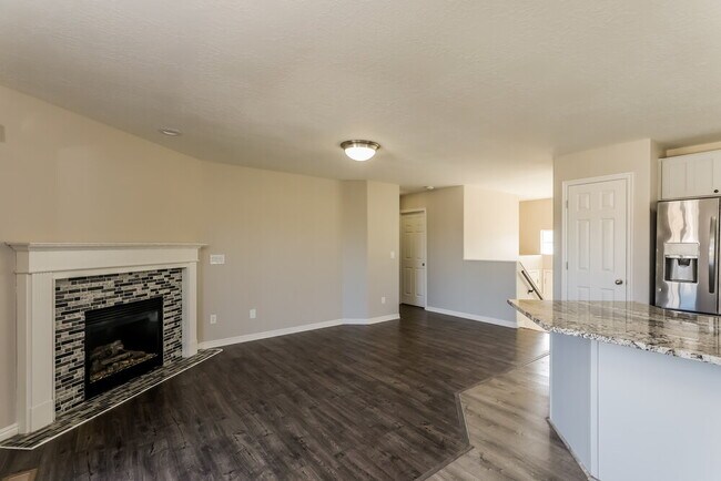 Building Photo - 996 W Fox Holw Dr