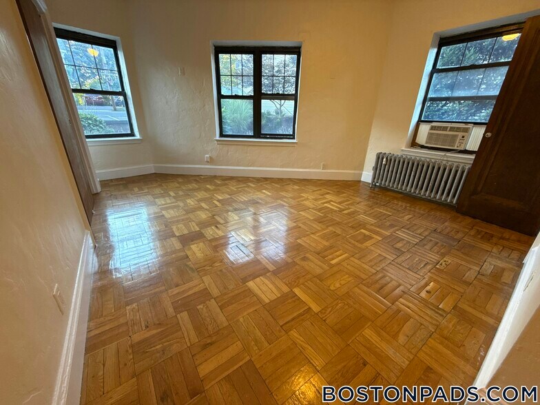 Building Photo - 2 Elmwood Ave