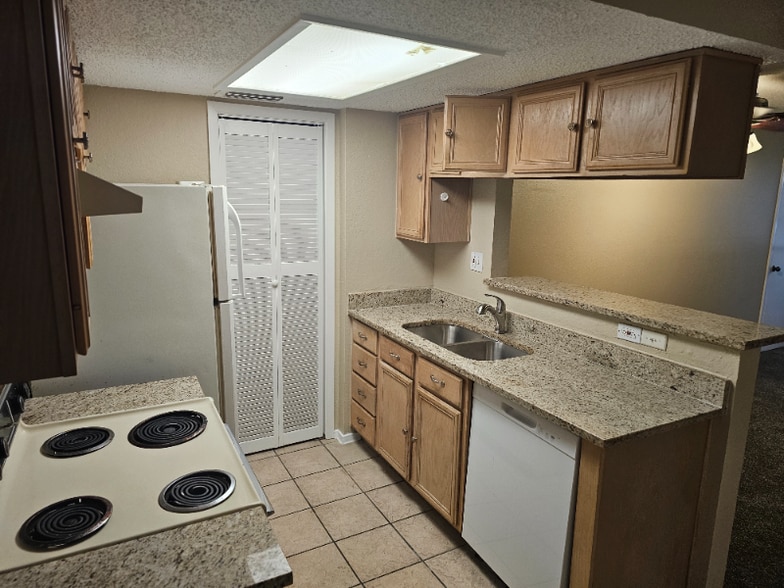 Building Photo - 2400 Jupiter Rd