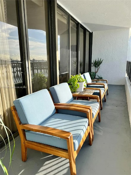 Building Photo - 555 NE 15th St