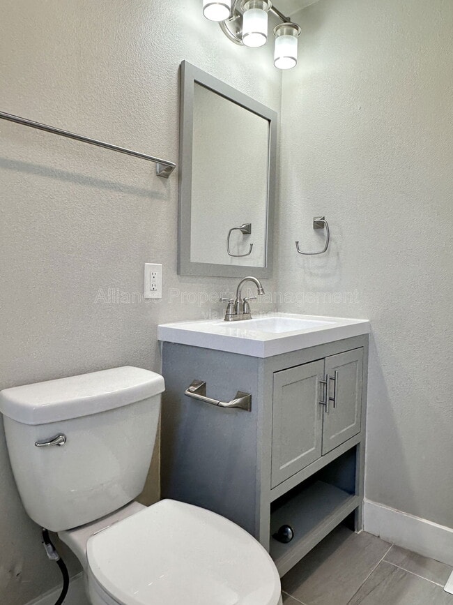 Building Photo - 823 Sahwatch St