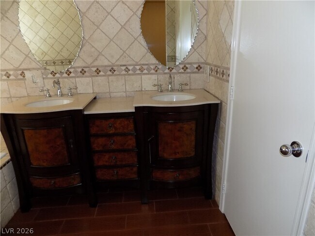 Building Photo - 300 Magnolia Arbor St