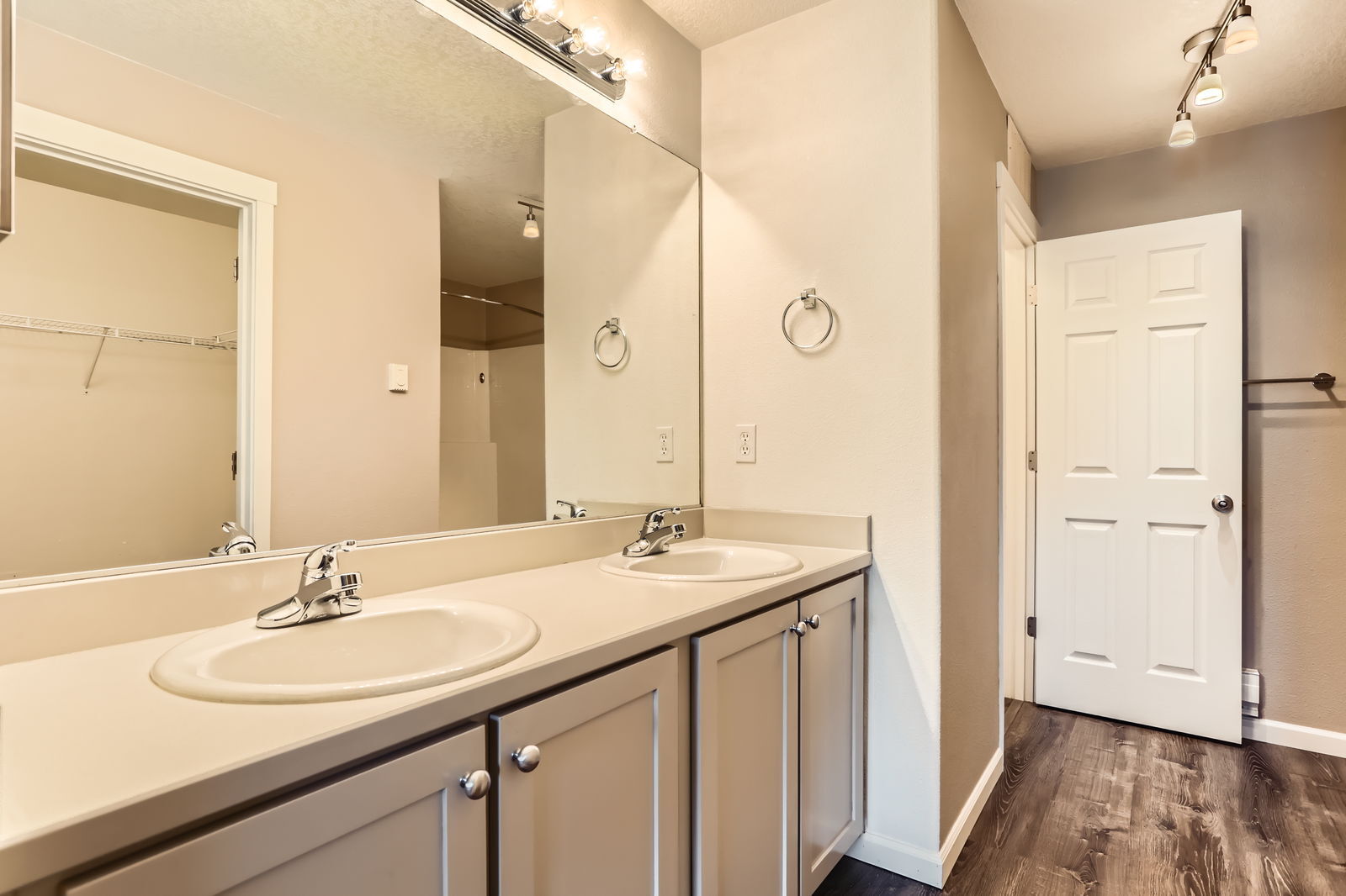 Building Photo - 14700 SW Sandhill Loop