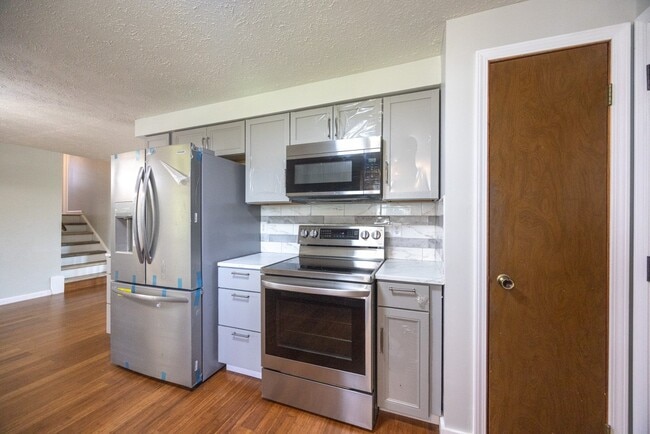 Building Photo - 202 Spring Tree Ln