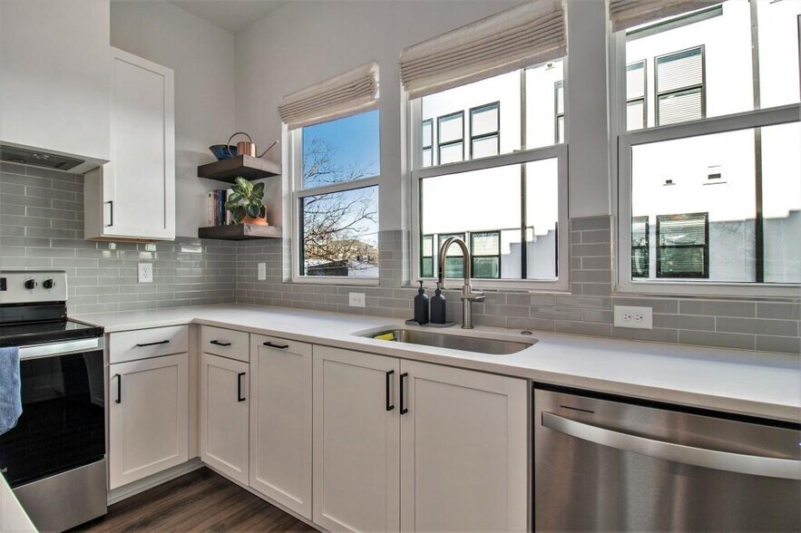 Building Photo - 1253 Wright Ln SE