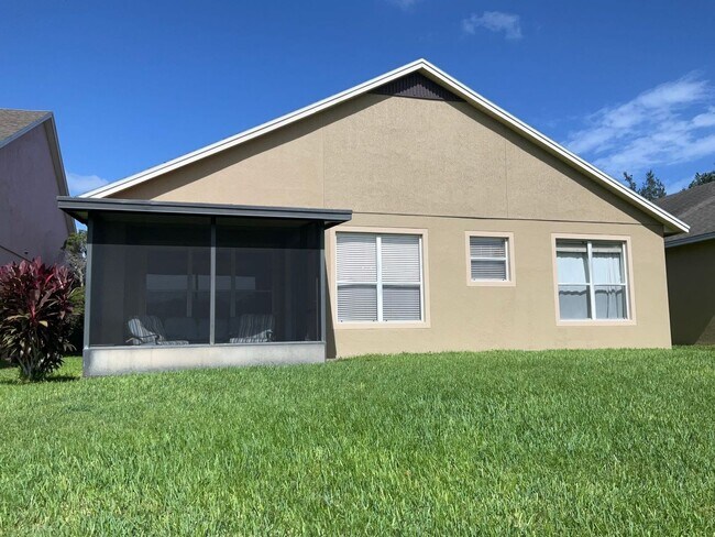Building Photo - Single family home with 3 bedrooms, 2.5 ba...