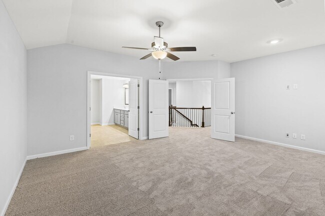 Building Photo - Wyndham Village For Rent!