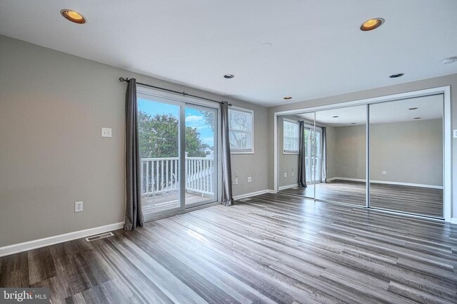 Building Photo - 209 Bridge Dr