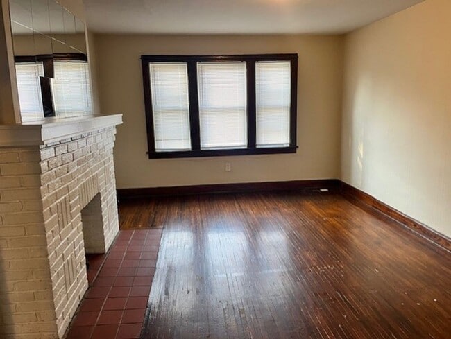 Building Photo - 121 E Arcadia Ave