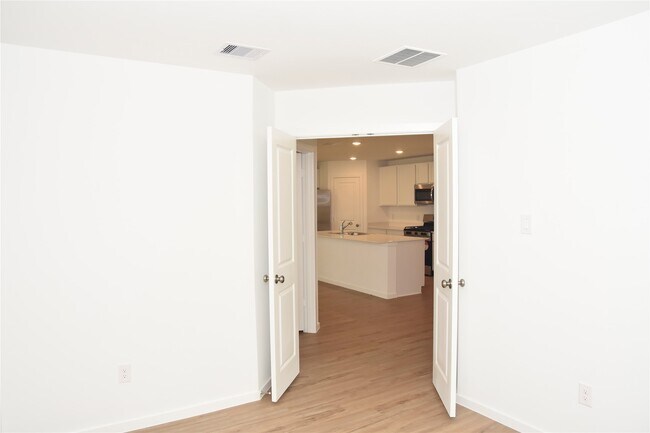 Building Photo - 5135 Sunvalley Bend Dr