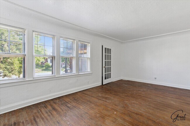 Building Photo - 10343 Crocuslawn Ave