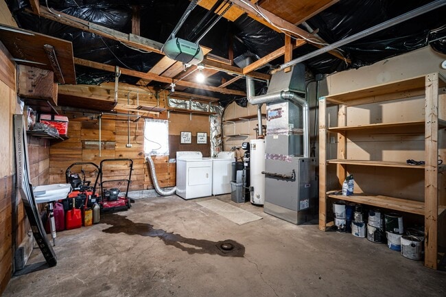 Building Photo - Beautiful 2 Bedroom Single Family on Paddock Lake