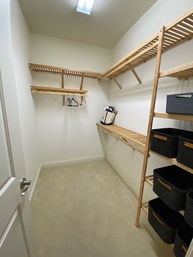 Building Photo - Beautiful Fully Furnished 3 bed 2 bath hom...