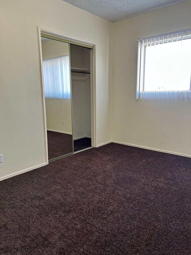 Building Photo - 1622 W 81st St