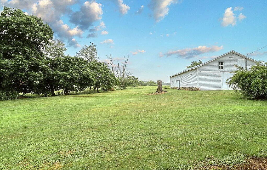 Building Photo - 2379 Table Rock Rd