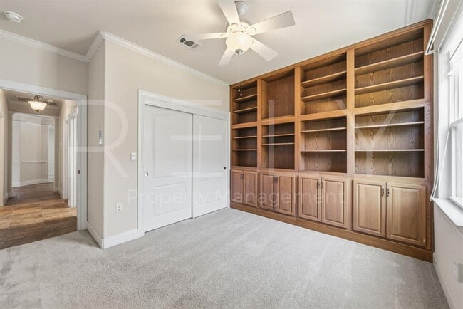 Building Photo - 808 Armstrong Dr